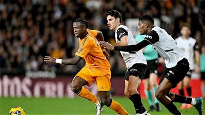 ريال مدريد يتصدر ترتيب الدوري الإسباني، وهذا موقف برشلونة