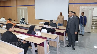 رئيس جامعة طيبة التكنولوجية يتفقد سير امتحانات الفصل الدراسي الأول (صور)