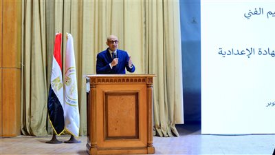 بشرى للمعلمين.. وزير التعليم يرفع قيمة بدل المراقبة في الامتحانات لـ 130 جنيها لليوم الواحد.. منع دخول الهواتف المحمولة والأجهزة الإلكترونية داخل اللجان