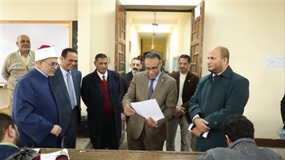 انطلاق ماراثون الامتحانات بكليات الأزهر، جولات ميدانية مكثفة من قيادات الجامعة، التأكيد على وجود مشرف طبي، ومنع استخدام المحمول والالتزام بالزي اللائق أبرز التعليمات