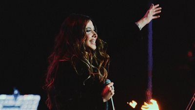 إليسا تهنئ نانسي عجرم بعيد ميلادها 