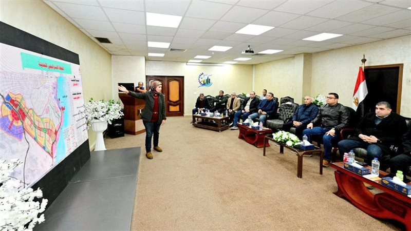 وزير الإسكان خلال