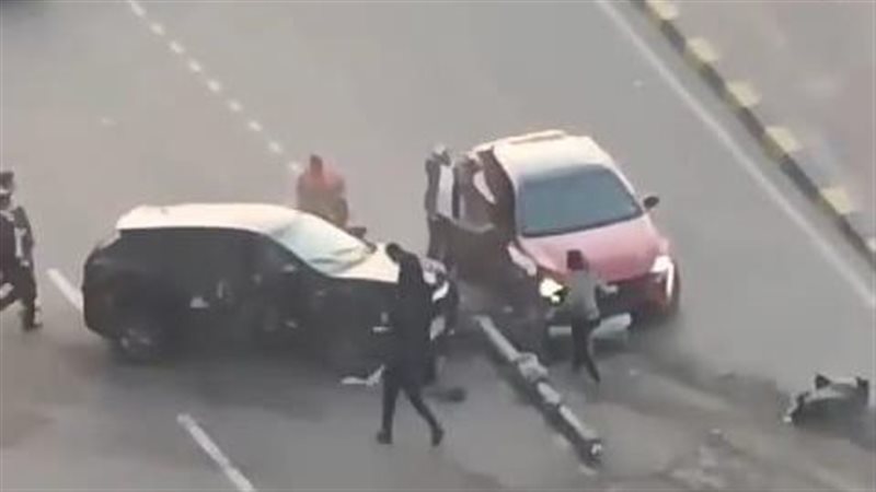 تصادم سيارتين بكورنيش