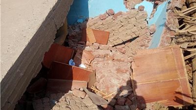 بعد إصابة 6 أشخاص، محافظ سوهاج يشكل لجنة لمعاينة المنزل المنهار 