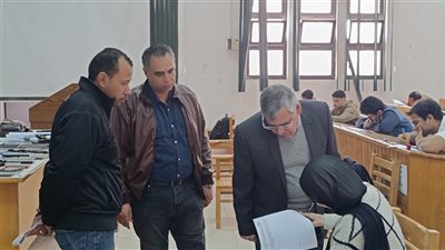 1980 طالبا يؤدون الامتحانات بهندسة القناة (صور) 