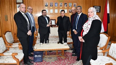 جامعة حلوان تستقبل وفدًا من جامعة العلوم التطبيقية الأردنية لتعزيز التعاون 