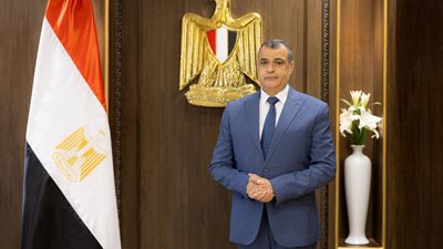 وزير الإنتاج الحربي يناقش الموازنة العامة للشركات والوحدات التابعة للوزارة 