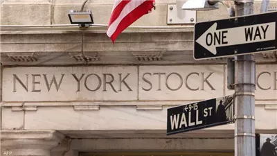 توقعات وول ستريت الأمريكية لأسعار النفط والذهب في 2025