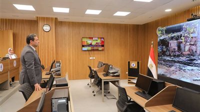 محافظ دمياط يتابع عملية تمهيد الشارع الرئيسى بقرية شط جريبة