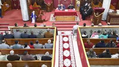 محافظ الوادي الجديد يعقد لقاءً جماهيريًا بمقر كنيسة السيدة العذراء مريم بالخارجة 