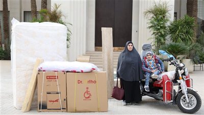 بتوجيهات شيخ الأزهر، صرف إعانة شهرية وأثاث منزلي ودراجة بخارية لأم عبد المنعم 