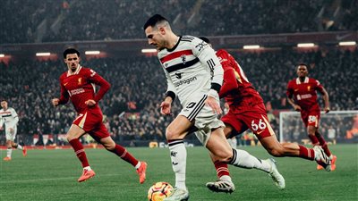 ليفربول يتقدم على مانشستر يونايتد 2-1 بعد مرور 75 دقيقة (صور)