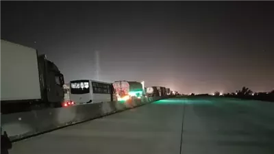 مصرع 3 أشخاص وإصابة 13 آخرين فى حادث مروع على الطريق الإقليمى (صور)