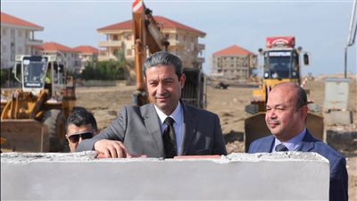 محافظ دمياط يضع حجر الأساس لأحد المنتجعات السكنية التجارية برأس البر 
