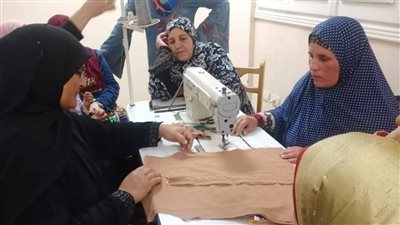  رياضة البحيرة تقدم دورة حول تعليم الخياطة تحت شعار علمني حرفة (صور)