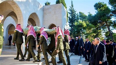 بعد تشييع جثمان الأميرة ماجدة رعد، العاهل السعودى وولى عهده يعزيان ملك الأردن