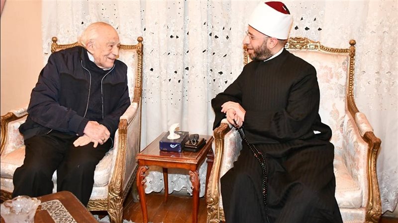 وزير الأوقاف يزور