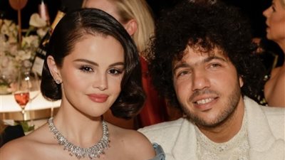 مقدمة جولدن جلوب تسخر من خطيب سيلينا جوميز بيني بلانكو