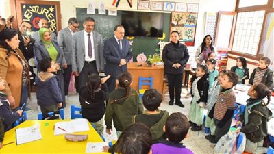 محافظ أسيوط يتفقد مدرسة النصر الإبتدائية لمتابعة سير العملية التعليمية