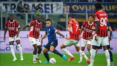 الدوري الإيطالي، ميلان يتخطى إنتر بهدف في مباراة ديربي الغضب