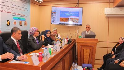 رئيس جامعة الأقصر تشهد افتتاح الملتقى العلمي الدولي العاشر للكيمياء (صور)