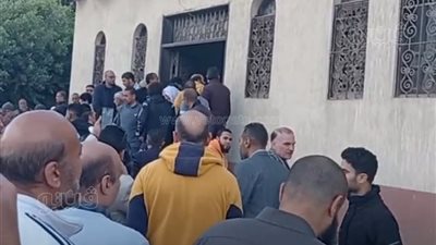 تشييع جنازة والدة تريزيجيه بكفر الشيخ في غياب نجوم الكرة 
