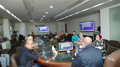 رئيس شركة الصرف الصحي بالإسكندرية يناقش خطط التحول الرقمي لتطوير الخدمات