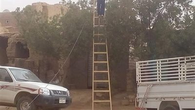  عودة الكهرباء إلى قرى النهضة بالفرافرة عقب سقوط برجين و3 أعمدة إنارة