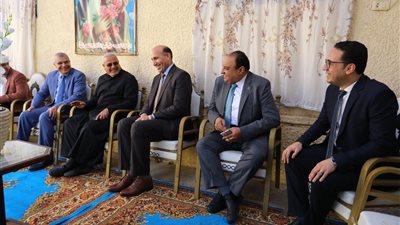 رئيس جامعة الزقازيق يهنئ أسقف الشرقية وراعي كنيسة القديس يوسف 