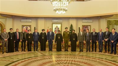 محافظ الإسكندرية يشارك الإخوة الأقباط احتفالاتهم بعيد الميلاد المجيد