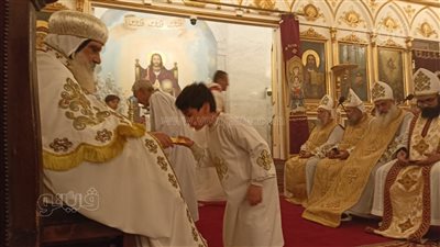 بخور وترانيم، 25 صورة ترصد صلاة قداس عيد الميلاد المجيد بكنيسة العذراء مريم بالأقصر 