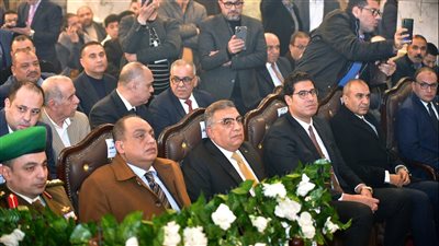 محافظ الدقهلية ومدير الأمن يشاركان الأخوة المسيحيين قداس عيد الميلاد (فيديو وصور)