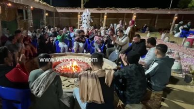 سهرة طربية بالربابة والدف للمشاركين برحلات قطار الشباب بمدينة الأقصر (فيديو)