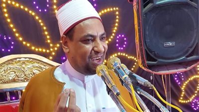 إمام مسجد بقنا يهنئ المسيحيين بعيد الميلاد عبر مكبرات الصوت 