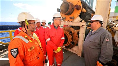 وزير البترول يتفقد سفينة الحفر 9 -Valaris Ds للتنقيب عن الغاز الطبيعي