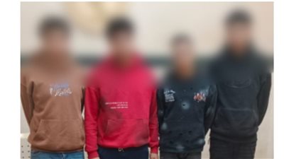 4 طلاب يصورون زميلهم أثناء تعديهم عليه داخل مدرسة بالدرب الأحمر