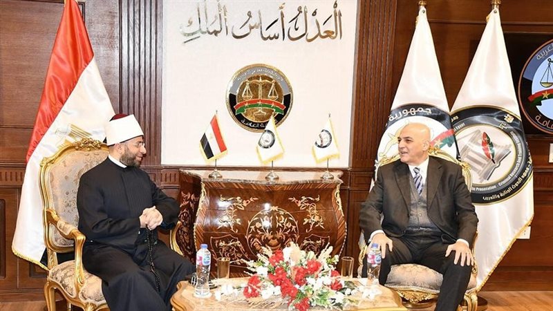 وزير الأوقاف يلقي