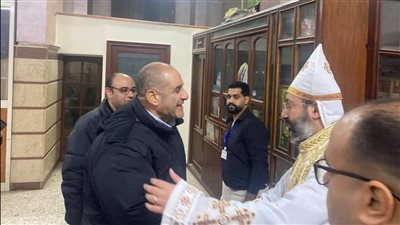 رئيس حي الوراق يزور الكنائس ويبارك للأقباط بعيد الميلاد