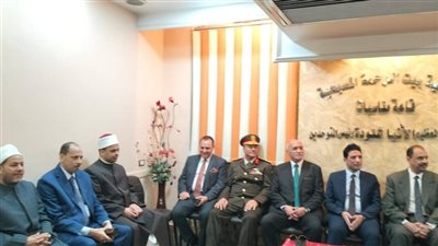 محافظ سوهاج يقدم التهنئة للمسيحيين بمناسبة الاحتفال بعيد الميلاد