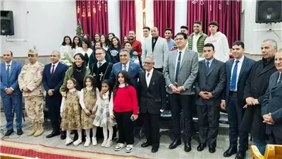 محافظ الدقهلية يقدم التهاني بعيد الميلاد المجيد للأقباط بالكنيسة الإنجيلية بالمنصورة (صور)