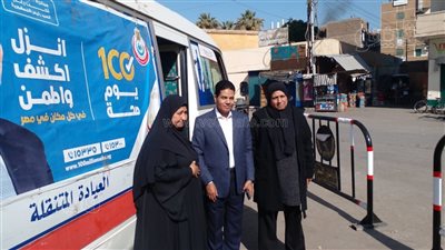 وكيل صحة الأقصر يتفقد العيادات المتنقلة أمام الكنائس (صور)