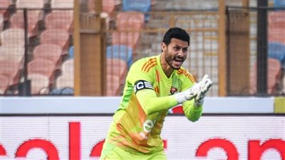 شاهد، الشناوي يصطحب لاعبي الأهلي لتحية الجمهور بعد الفوز على سموحة 