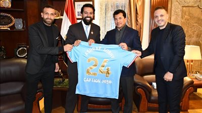 أشرف صبحي يناقش تفاصيل زيارة لاعبي كابيتانو مصر إلى مانشستر سيتي