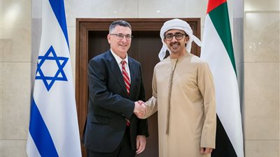عبدالله بن زايد يستقبل وزير خارجية دولة الاحتلال