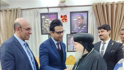 وكيل صحة سوهاج يزور عدد من الكنائس لتقديم التهنئة بعيد الميلاد المجيد