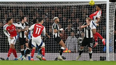 نيوكاسل يحرج آرسنال في عقر داره ويفوز بذهاب نصف نهائي كأس الرابطة (فيديو)