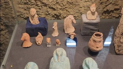 تفاصيل الكشف الأثري الجديد في الأقصر.. بقايا معبد الوادي للملكة حتشبسوت.. مقابر صخرية من عصر الدولة الوسطى.. وآبار دفن من عصر الأسرة 17