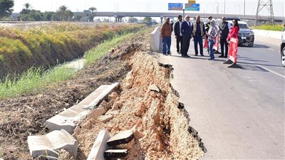 انهيار بمحور اللواء سمير فرج في الأقصر (صور)