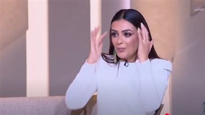 شعري كان هيقع، إنجي المقدم تكشف سر ارتدائها باروكة في وتر حساس (فيديو)