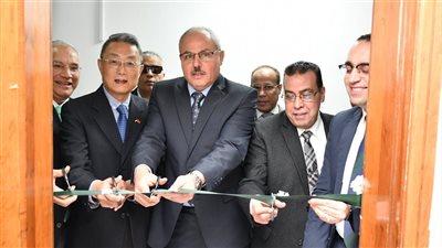 رئيس جامعة القناة والقنصل الصيني يفتتحان معمل الصوتيات الجديد بمعهد كونفوشيوس (صور) 